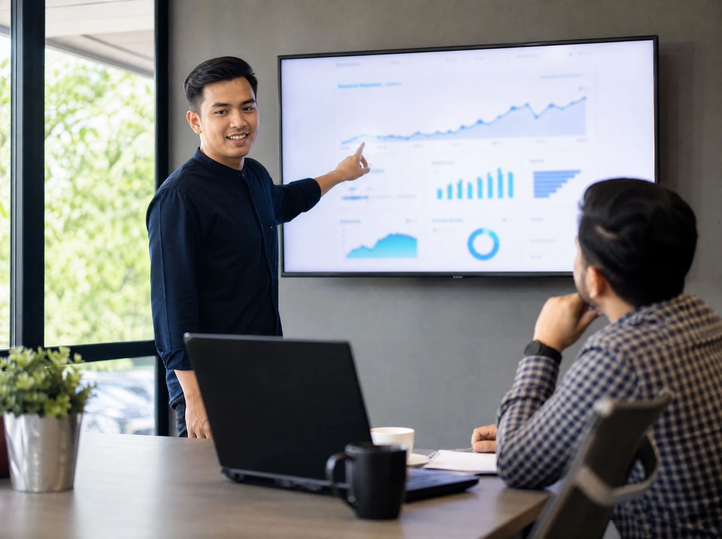 Malaysian marketer presenting a monthly SEO growth report to a client